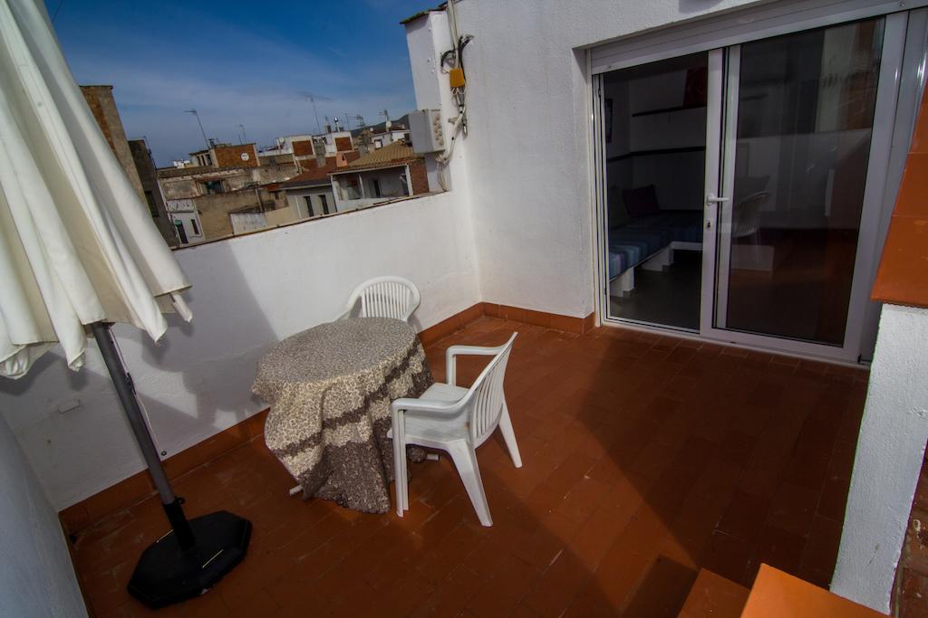 Agi Joan Badosa Apartment Roses Room photo